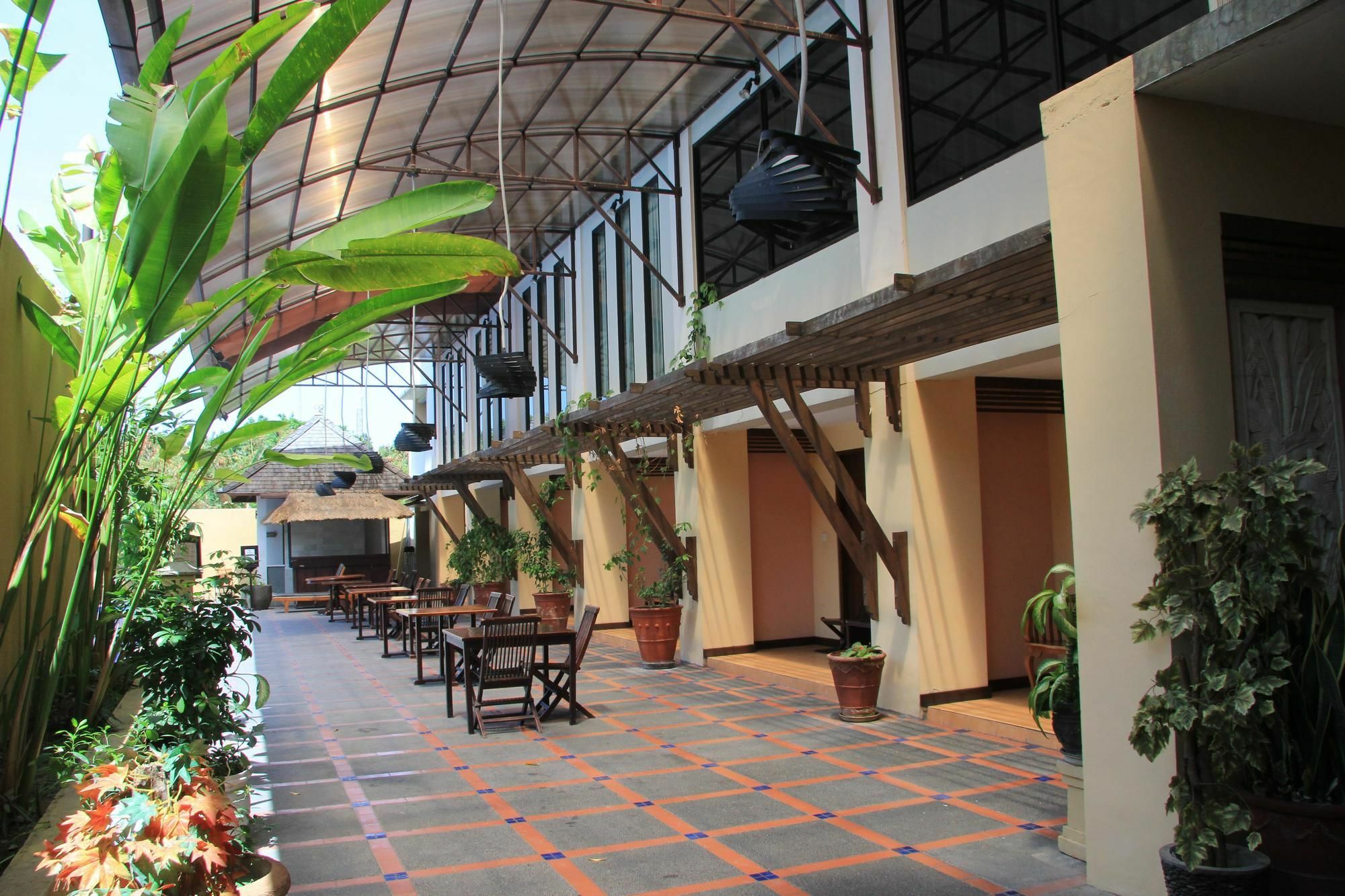 Grand Santhi Hotel Denpasar Exterior foto